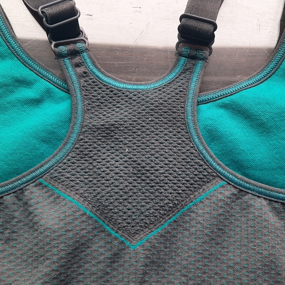 Saucony sports bra - Picture 2 of 2